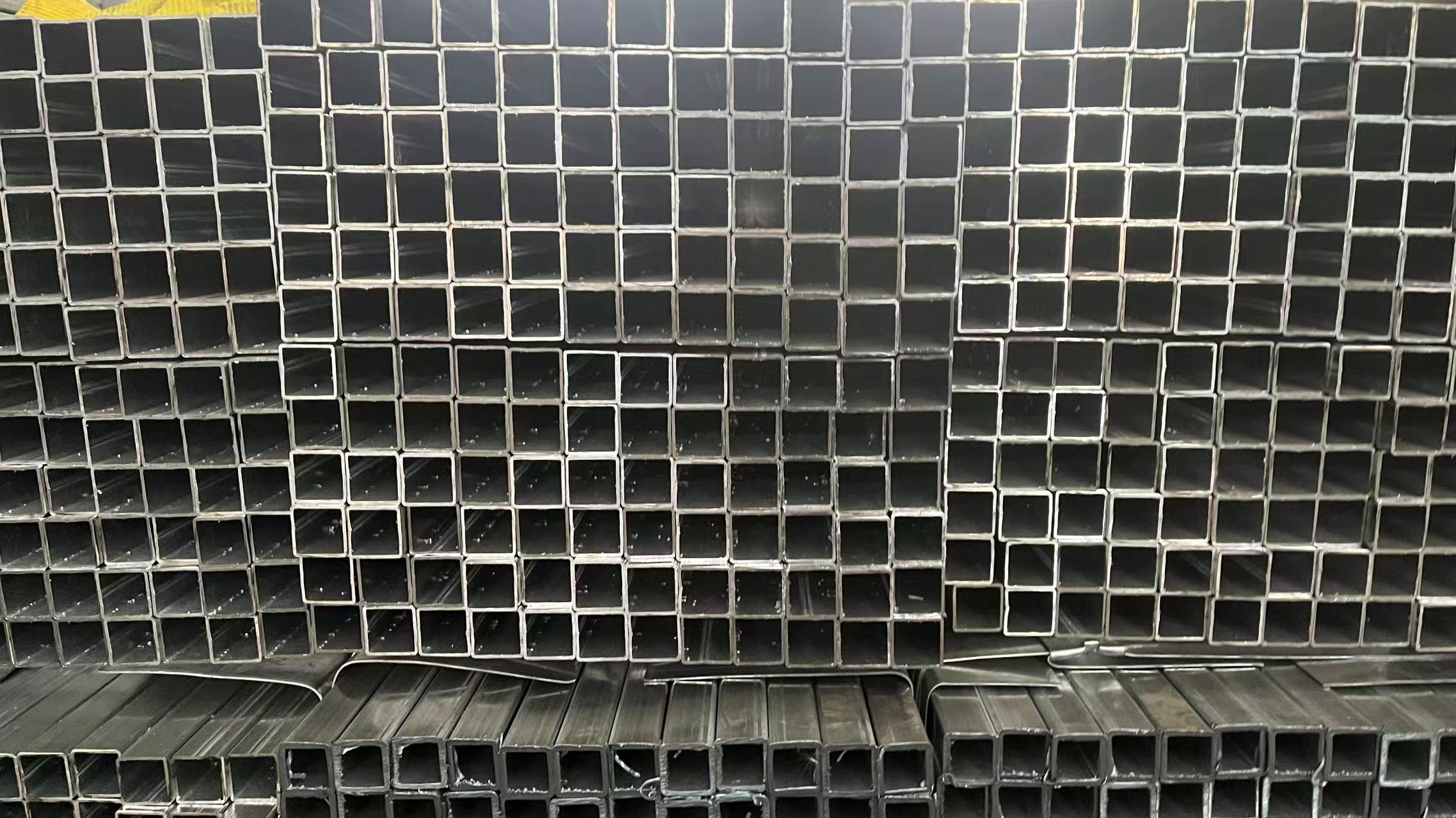 25 × 25 mm Galvanized Square Tube