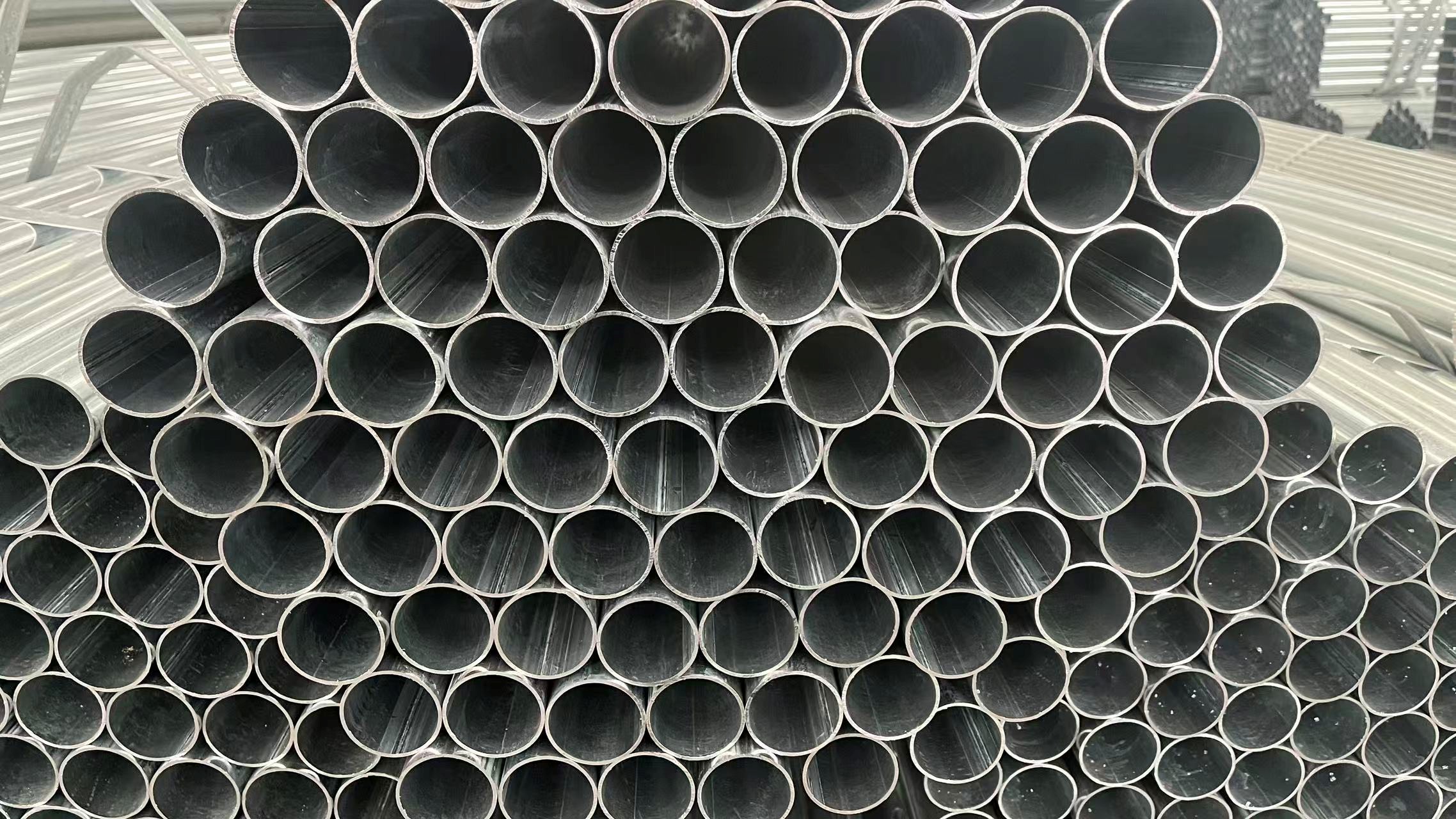 1.5-inch Galvanized Round Pipe